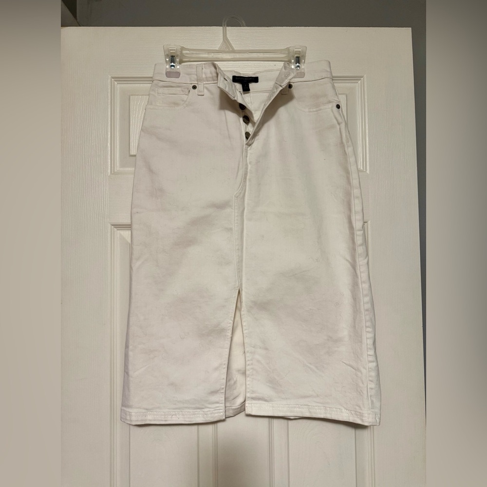Women's white denim skirt 
Banana Republic